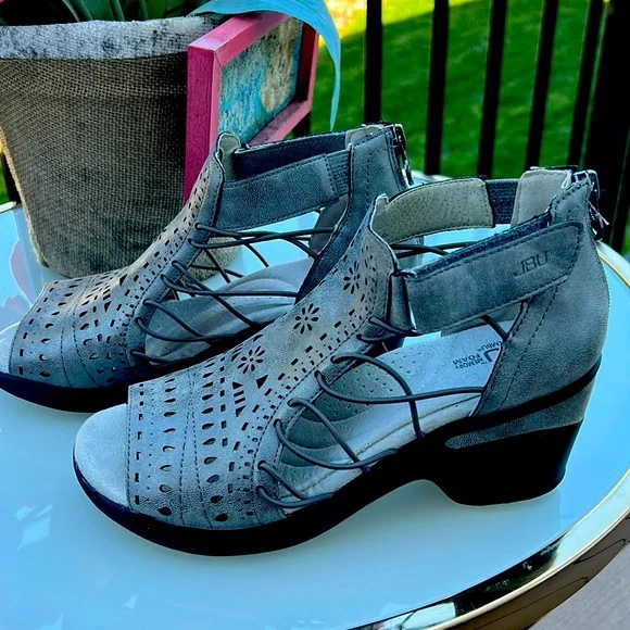 Jambu Nelly Encore Gunmetal Wedge Sandal Women's sizes 6M beautiful! - Picture 1 of 8